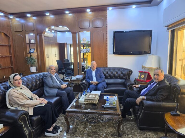 Read more about the article اتحاد العمال يلتقي الرئيس التنفيذي لمركز عدالة لبحث آليات التعاون المشترك