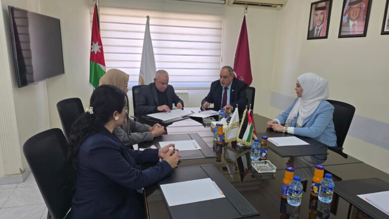 Read more about the article اتحاد العمال يوقع بروتوكول تعاون مع اتحاد عمال العراق