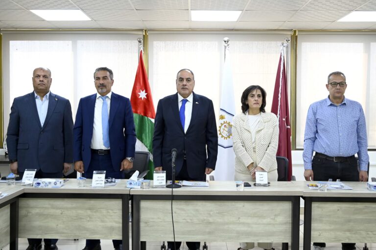 Read more about the article اتحاد العمال ينظم حفلا بمناسبة يوم المعلم