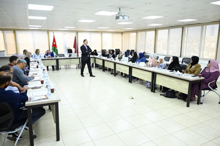 Read more about the article اتحاد العمال وبالتعاون مع منظمة العمل الدولية يواصل عقد جلسات توعية قانونية