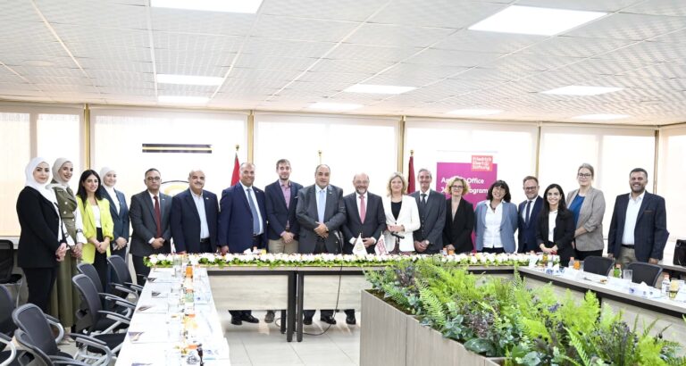 Read more about the article هي الأولى من نوعها .. رئيس مؤسسة فريدريش إيبرت يزور اتحاد العمال