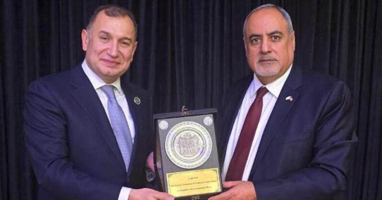 Read more about the article الفناطسة يشارك بمؤتمر اتحاد عمال أذربيجان ويكرم رئيس الاتحاد