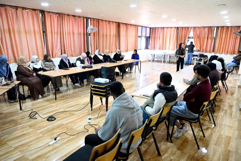 Read more about the article اتحاد العمال بالتعاون مع منظمة العمل الدولية يواصل عقد جلسات توعية في محافظة الكرك