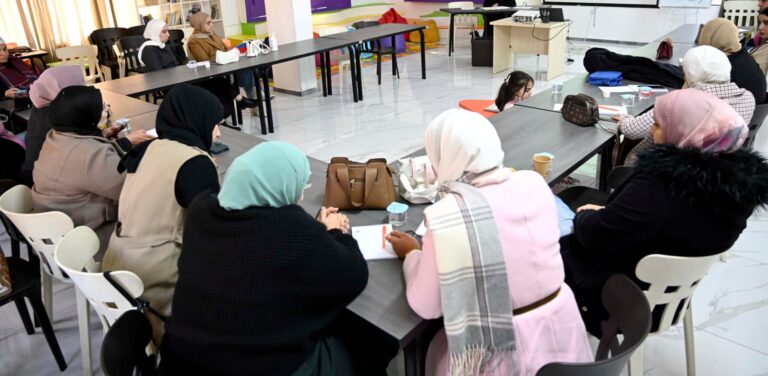 Read more about the article اتحاد العمال بالتعاون مع “العمل الدولية” يعقد جلسة توعية قانونية في إربد