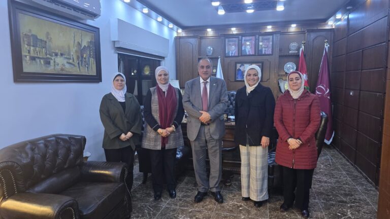 Read more about the article اتحاد العمال يبحث مع وزارة العمل تشغيل الأشخاص ذوي الإعاقة وأنماط العمل المرن