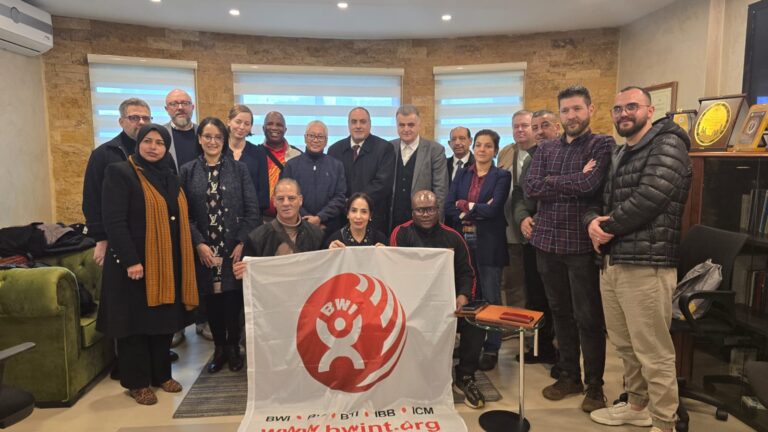 Read more about the article الفناطسة يستقبل وفد الاتحاد الدولي للبناء والأخشاب تضامناً مع عمال فلسطين