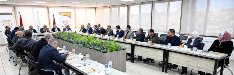 Read more about the article وزير العمل يبحث مع اتحاد العمال تحديات الضمان الاجتماعي وتعزيز الحماية للعمال