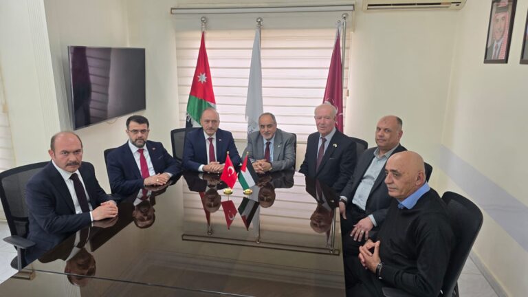 Read more about the article توقيع اتفاقية تعاون بين نقابتي الخدمات الصحية في الأردن وتركيا