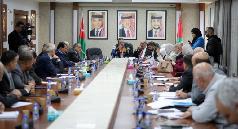 Read more about the article لجنة “العمل النيابية” تعقد اجتماعا مع اتحاد العمال لمناقشة مشروع القانون المعدل لقانون الضمان الاجتماعي