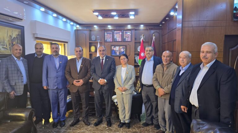 Read more about the article اتحاد عمال النقل في سوريا يزور اتحاد العمال ويوقع بروتوكول تعاون مع نقابة النقل الجوي